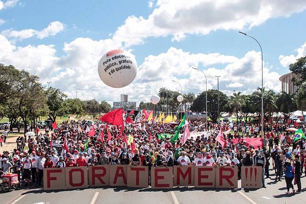 Imagem da notcia Com 200 mil manifestantes, movimentos populares comemoram xito do Ocupa Braslia