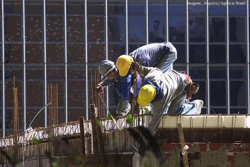 Imagem da notcia Com ataque a normas de segurana, Bolsonaro aumenta riscos  vida do trabalhador