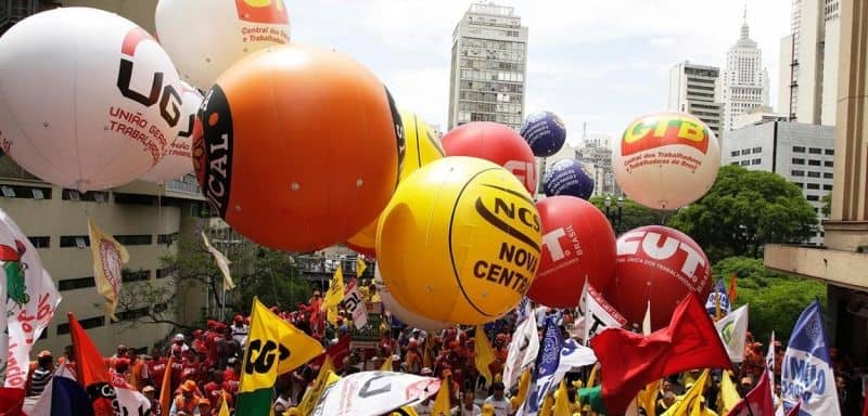 Imagem da notcia Nota das centrais: Defender a democracia, deter o golpismo do governo Bolsonaro