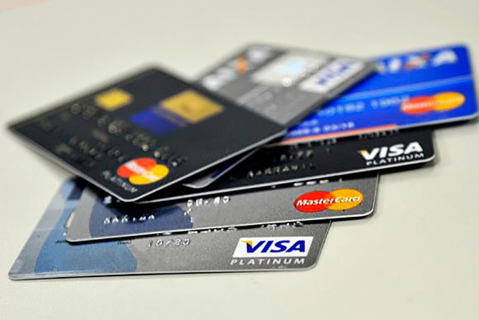 Imagem da notícia Taxa de juros do rotativo do cartão de crédito bate novo recorde
