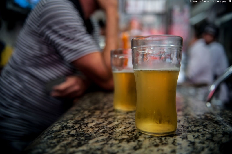 Imagem da notcia Uso abusivo de bebida alcolica cresce 14,7% no pas