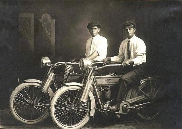 William Harley e Arthur Davidson, 1914 ?