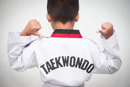 menino-praticando-de-taekwondo.jpg